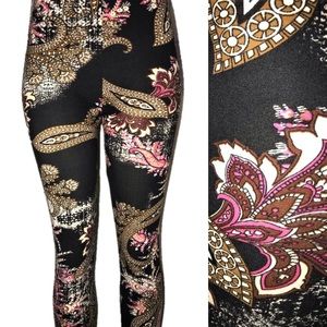 Super Soft Leggings Black Delicate Paisley Design